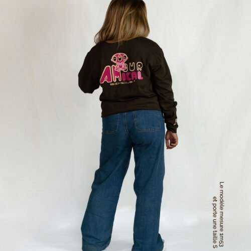 Tee_ML_AA_Back_ModelF VF T-shirt Manches Longues Unisexe Marron+ Figurine AMOUR AMICAL