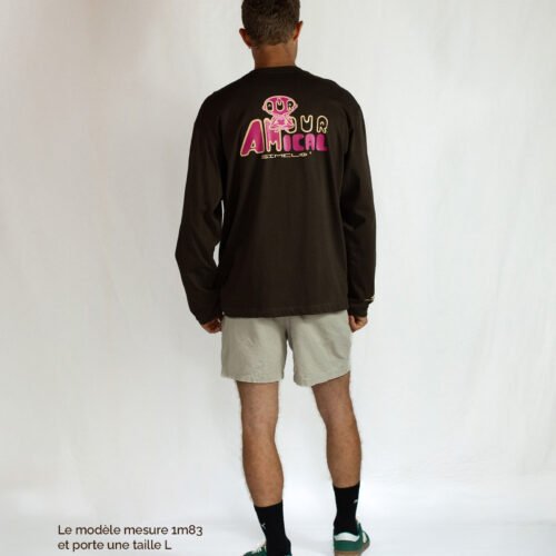 Tee_ML_AA_Back_ModelH VF T-shirt Manches Longues Unisexe Marron+ Figurine AMOUR AMICAL