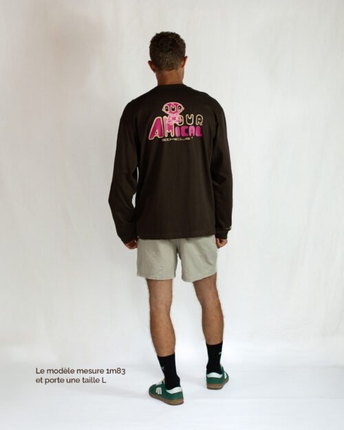 Tee_ML_AA_Back_ModelH VF T-shirt Manches Longues Unisexe Marron+ Figurine AMOUR AMICAL