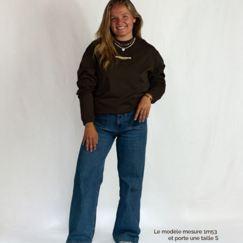 Tee_ML_AA_Front_ModelF VF T-shirt Manches Longues Unisexe Marron+ Figurine AMOUR AMICAL